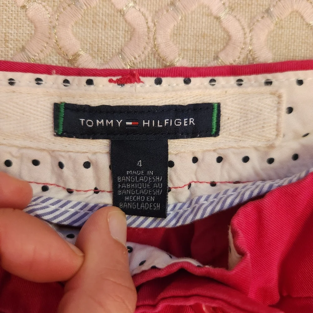 Tommy Hilfiger Women's 5 Inch Chino Shorts in Fuchsia, Size 4 - Picture 3 of 10